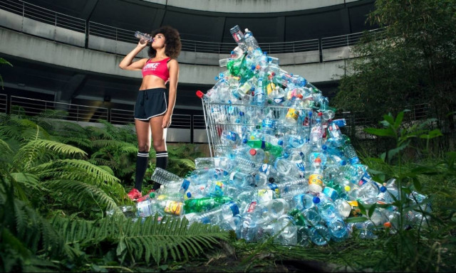 Viral: Δείτε τι θα συνέβαινε αν σταματούσατε να ανακυκλώνετε επί τέσσερα χρόνια (Pics)
