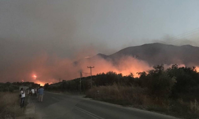 Φωτιά στη Μάνη: Κινδύνεψε να καεί ο δήμαρχος