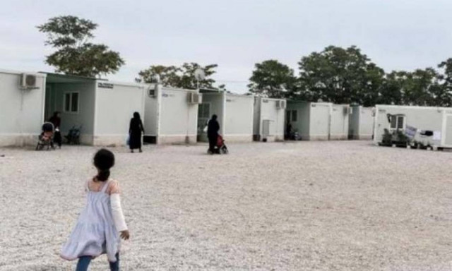 Έκρυθμη η κατάσταση στο Κουτσόχερο: Διαμαρτυρόμενοι πρόσφυγες έβαλαν φωτιά σε κάδους