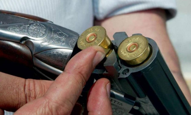 Σοβαρό επεισόδιο ενδοοικογενειακής βίας στο Βόλο: Aπείλησε τον γιο του με καραμπίνα και σφυρί