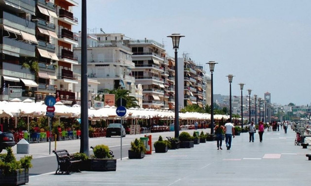 Απίστευτες εικόνες: Έκανε βόλτες ολόγυμνος στον Βόλο!