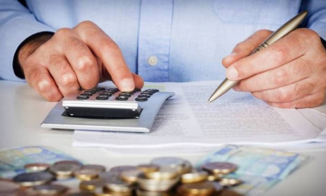 Μπαράζ κατασχέσεων από την Εφορία - Επιδρομή σε τραπεζικούς λογαριασμούς για χρέη προς Δημόσιο