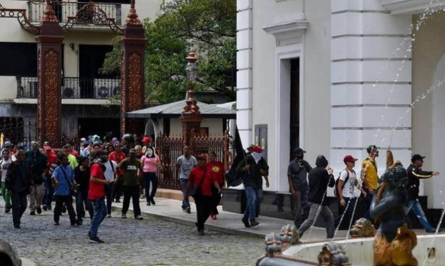 Venezuela National Assembly stormed by Maduro supporters