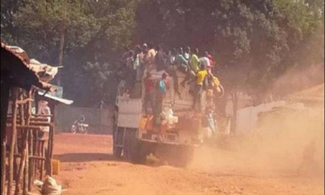 Τραγωδία: Τουλάχιστον 78 νεκροί από ανατροπή φορτηγού