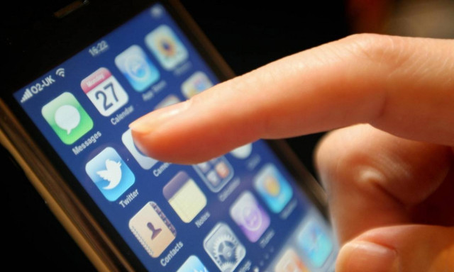 Κινητό τηλέφωνο χωρίς μπαταρία; Κι όμως, υπάρχει! (vid)