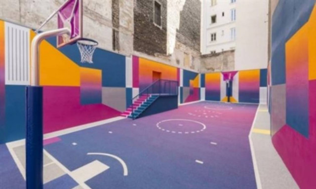 Αυτό είναι το πιο... πολύχρωμο και ασύμμετρο, συνοικιακό γήπεδο μπάσκετ! (pics)