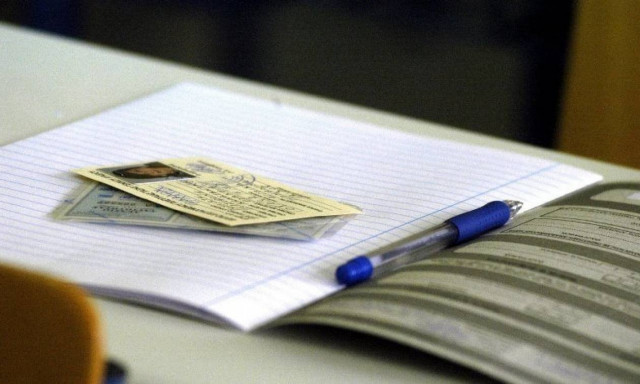 Πανελλήνιες: Η μεγάλη «κωλοτούμπα» της κυβέρνησης - Τελικά καταργούνται οι ενδοσχολικές εξετάσεις!