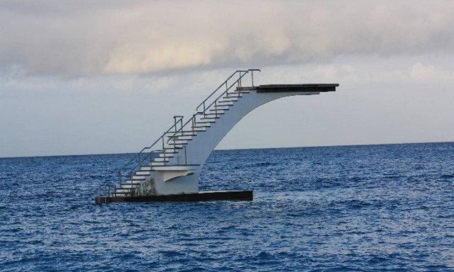 Ζευγάρι έκανε δημόσια σεξ πάνω στο... τραμπολίνο της Ρόδου! (pic)