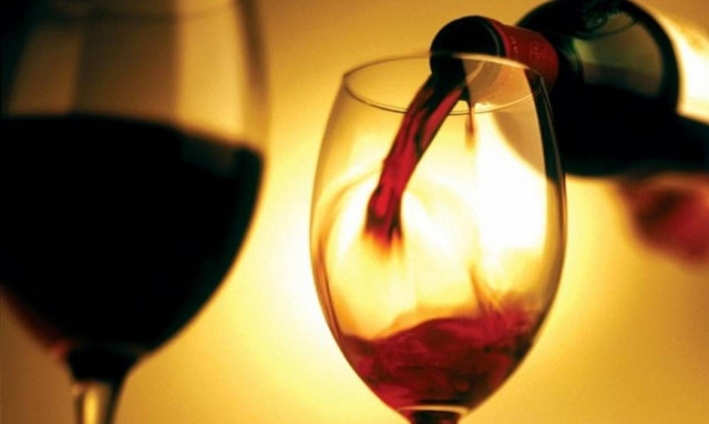 Και ξαφνικά εκεί που διασκέδαζαν έφυγαν άρον – άρον από το μαγαζί! Δείτε τι συνέβη!