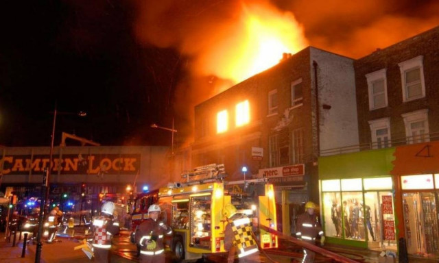 Λονδίνο: Υπό έλεγχο η φωτιά στο Camden Market