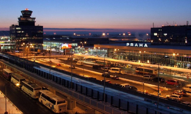 Αγριογούρουνο προκάλεσε πανικό σε αεροδρόμιο της Τσεχίας!