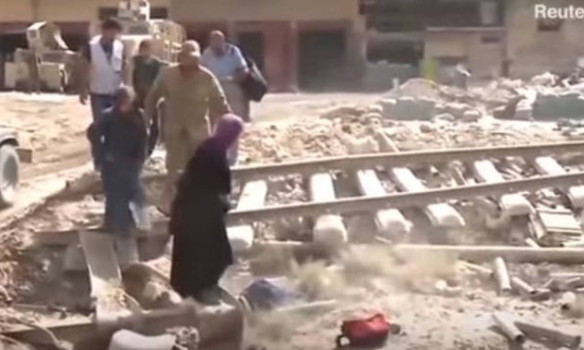 Ιράκ: Συγκλονίζει το σκελετωμένο αγόρι της Μοσούλης που κρυβόταν σε υπόγειο (vid)