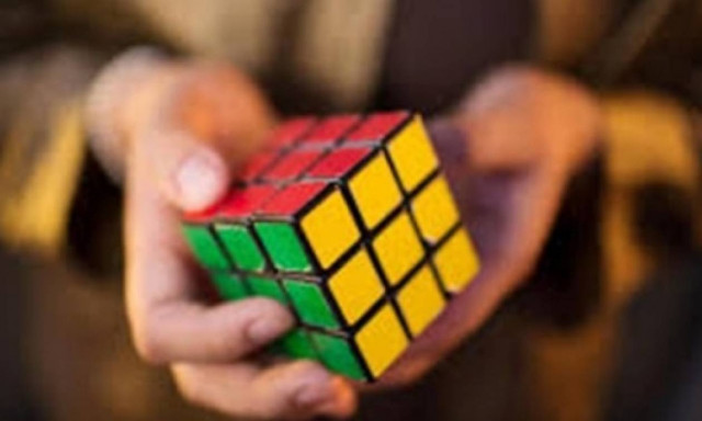 Η... «ώρα» των δεξιοτεχνών του κύβου του Ρούμπικ!