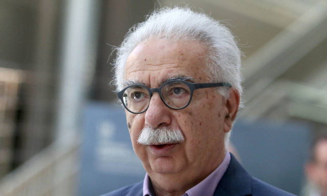 «Αλαλούμ» στην Παιδεία: Ο Γαβρόγλου καταργεί ξανά τις Πανελλαδικές