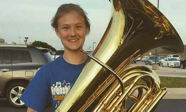 Φριχτό δυστύχημα στις ΗΠΑ: 14χρονη έπαθε ηλεκτροπληξία όταν άγγιξε το κινητό της στη μπανιέρα (Pics)