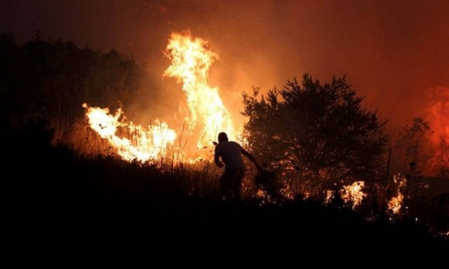 Νύχτα – θρίλερ στη Ζάκυνθο: Σε πύρινο κλοιό η περιοχή του Ναυαγίου