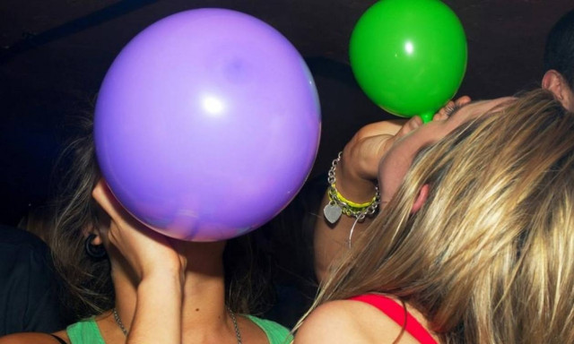 Θρίλερ στην Κρήτη: Χαροπαλεύει 18χρονη που εισέπνευσε «αέριο γέλιου»