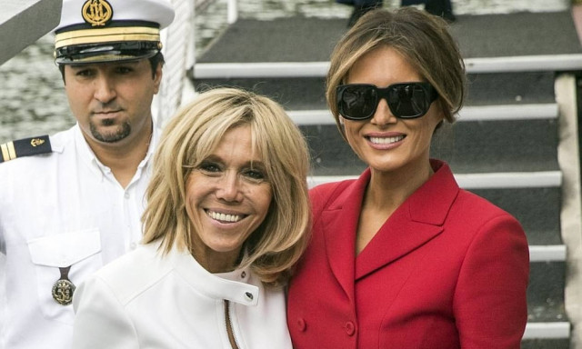 Γαλλία: Μελάνια και Μπριζίτ έκαναν κρουαζιέρα στο Σηκουάνα και τράβηξαν τα βλέμματα! (pics)