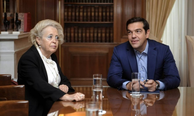 Σφοδρή σύγκρουση Θάνου – αντιπολίτευσης για την τοποθέτησή της στο γραφείο του πρωθυπουργού