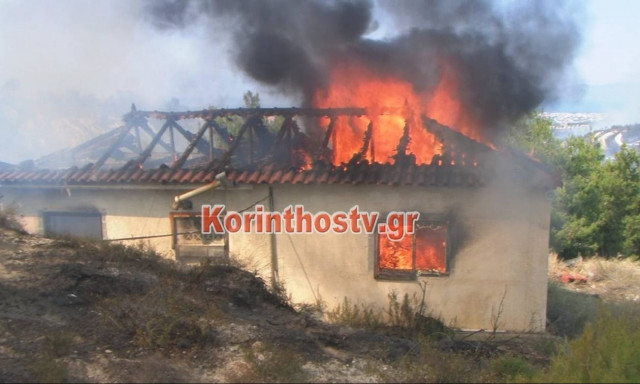 Κορινθία: Υπό μερικό έλεγχο η φωτιά στο Ζευγολατιό