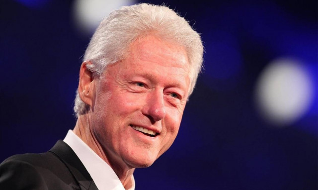 ΗΠΑ: Η επική πόζα του Κλίντον ανάμεσα... στους δύο Μπους! (pic)