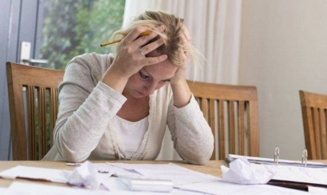 Σοκ για 1,4 εκατ. φορολογούμενους - Οι νέες εισφορές θα υπολογίζονται βάσει εικονικών εσόδων!