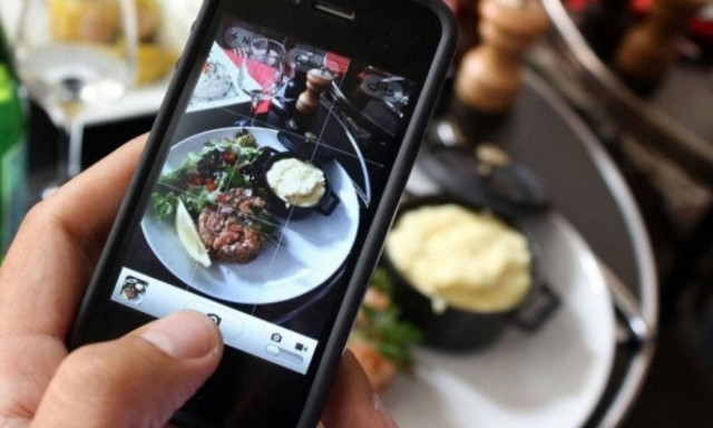 Εστιατόριο στο Λονδίνο προσφέρει μαζί με το γεύμα εξοπλισμό για φωτογραφίες!