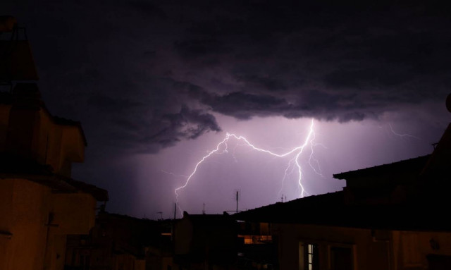 Καιρός: Στο έλεος της «Μέδουσας» ολόκληρη η χώρα - Ένας νεκρός