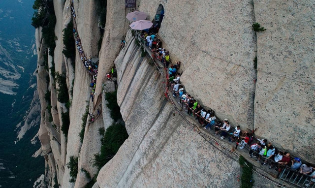 Τρόμος: Αυτό είναι το πιο επικίνδυνο μονοπάτι στον κόσμο! (vid)