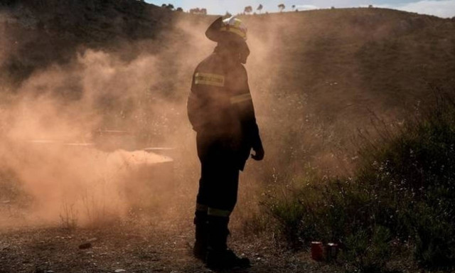Πέθανε ο πυροσβέστης που είχε τραυματιστεί στη φωτιά στο Ζευγολατιό