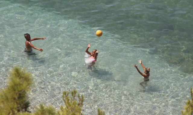 Καιρός: Η «Μέδουσα» είναι παρελθόν - Επιστροφή στις παραλίες από σήμερα