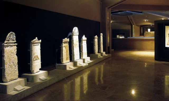 Μυστήριο με Αφρικανή που κατέστρεψε αρχαία αντικείμενα στο Μουσείο της Βεργίνας