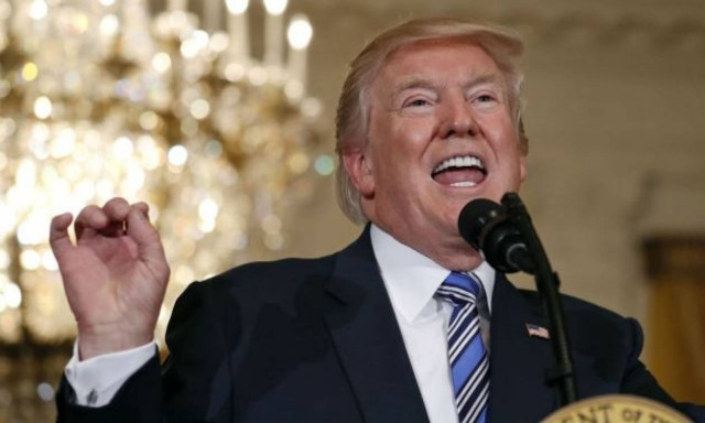 Τραμπ σε γερουσιαστές: Πρώτα η αντικατάσταση του Obamacare, μετά οι διακοπές