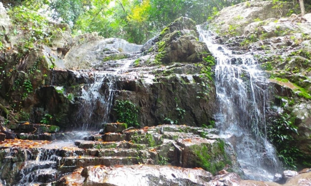 Θρίλερ με πασίγνωστο ηθοποιό που παγιδεύτηκε 3 μέρες σε καταρράκτη! (video)