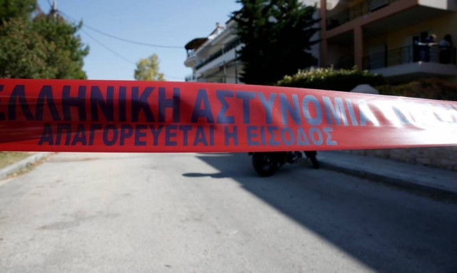 Σοκ στο Περιστέρι: Το έσκασε από το Δαφνί και κατακρεούργησε τη σύζυγό του