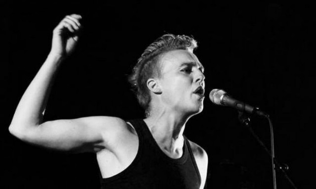 Σοκ: Τραγουδίστρια πέθανε στη σκηνή κατά τη διάρκεια συναυλίας