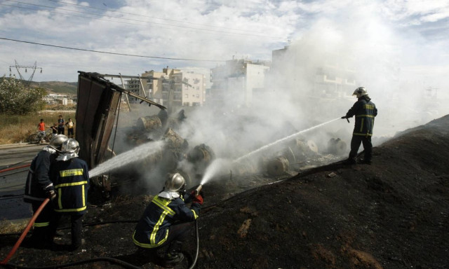 Πάτρα: Φορτηγό έπιασε φωτιά εν κινήσει