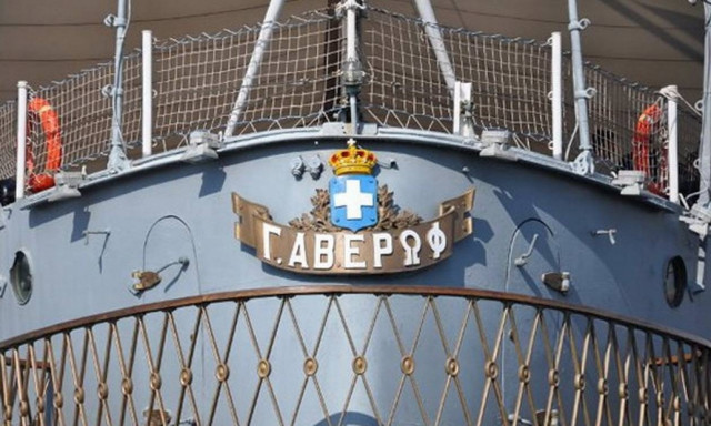 Στη βάση του στο Άλσος Ναυτικής Παράδοσης επέστρεψε το θρυλικό θωρηκτό «Αβέρωφ»