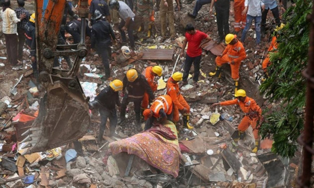 Ανείπωτη τραγωδία στην Ινδία: Κατέρρευσε πολυκατοικία – 17 νεκροί (pics+vids)