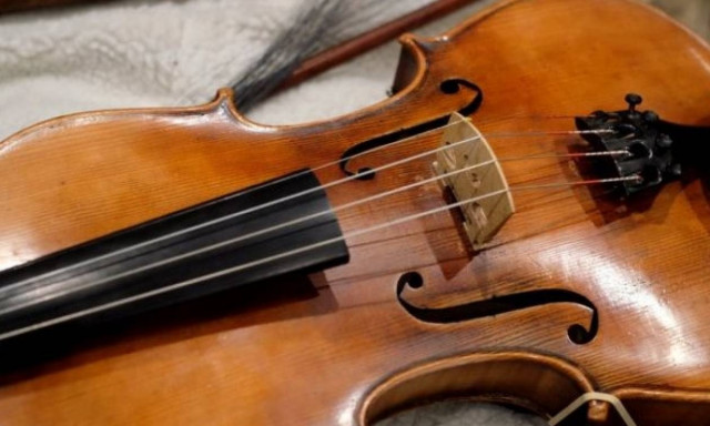 Κατέστρεψε 54 βιολιά αξίας 950.700 δολαρίων του πρώην συζύγου της για εκδίκηση