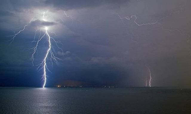 Καιρός τώρα: Το καλοκαίρι πάει… διακοπές - Με καταιγίδες, χαλαζοπτώσεις και μποφόρ η Πέμπτη! (pics)