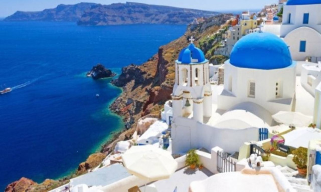 Η Eguypt Air «πάει»... Σαντορίνη!