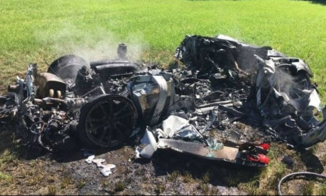 Διέλυσε την 200.000 λιρών Ferrari του μία ώρα αφότου την αγόρασε! (photos)