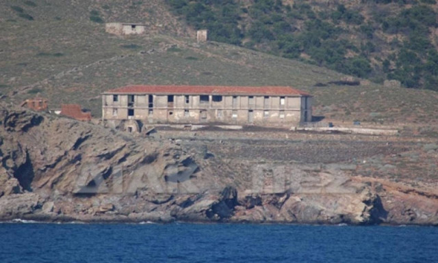 «Όργιο» παρανομίας στη Μακρόνησο: Εντοπίστηκαν δεκάδες αυθαίρετα