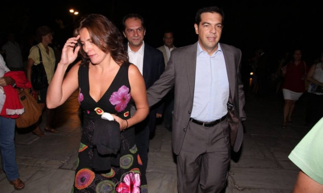 ΣΟΚ - Εθελόντρια η Μπέτυ Μπαζιάνα στο ψυχιατρείο: Σωθήκαμε, τέλος η κατάθλιψη των Ελλήνων!