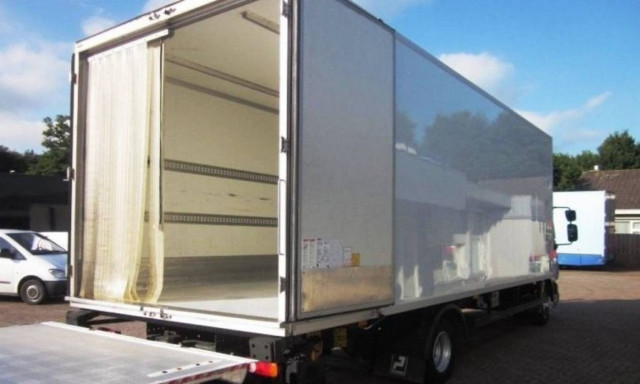 Ανακάλυψαν 26 μετανάστες στο εσωτερικό ενός φορτηγού ψυγείου!