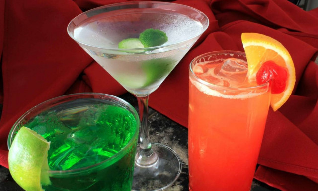 Ρόδος: Χαροπαλεύει 21χρονη που ήπιε ποτό με γυαλί