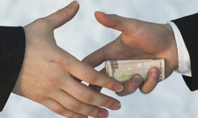 Η μεγάλη απάτη των τραπεζιτών, των κερδοσκόπων και των ολιγαρχών με τα «κόκκινα» δάνεια