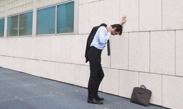 Greek unemployment rate eased to 21.7 pct in April, Eurostat