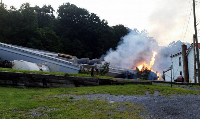 Συναγερμός στις ΗΠΑ: Εκτροχιάστηκε αμαξοστοιχία με χημικά - Εκκενώθηκαν περιοχές (vids)